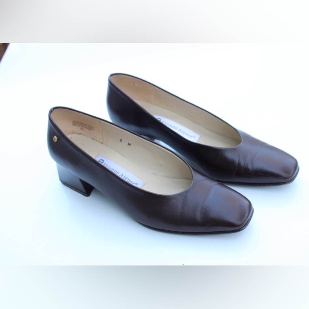 Etienne Aigner low pumps